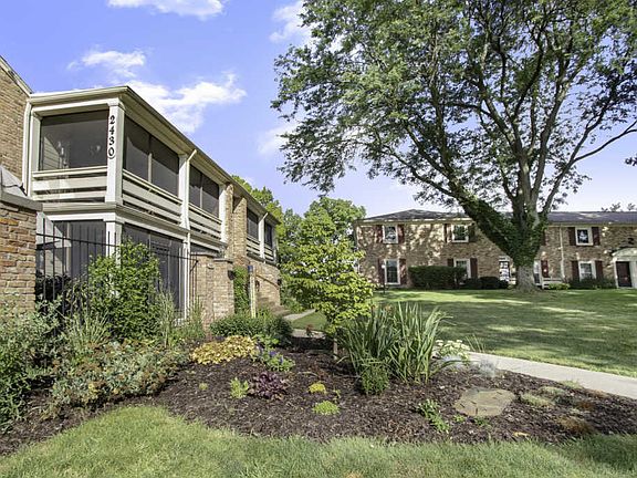 4th image of 2428 Village Dr SE
