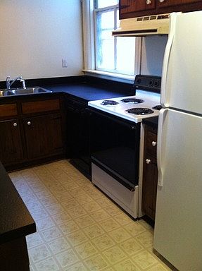 1st image of 104 E Clay St