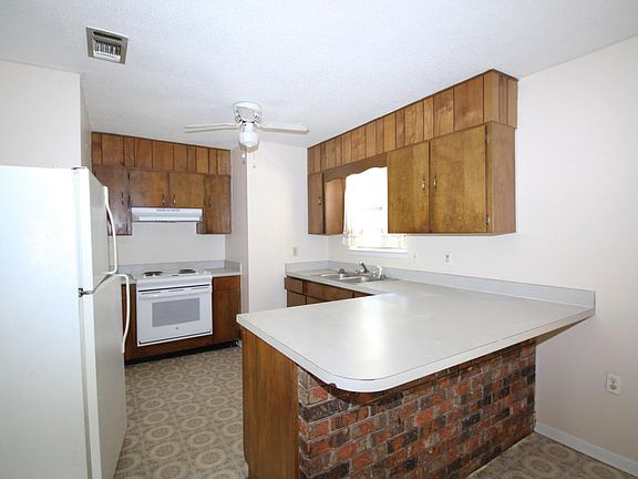 4th image of 54 Mary Esther Dr