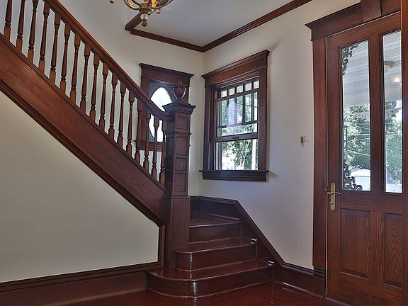2nd image of 407 S Pine St