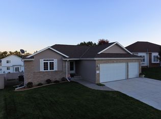 8007 Medicine Hat Rd, Lincoln, NE 68505