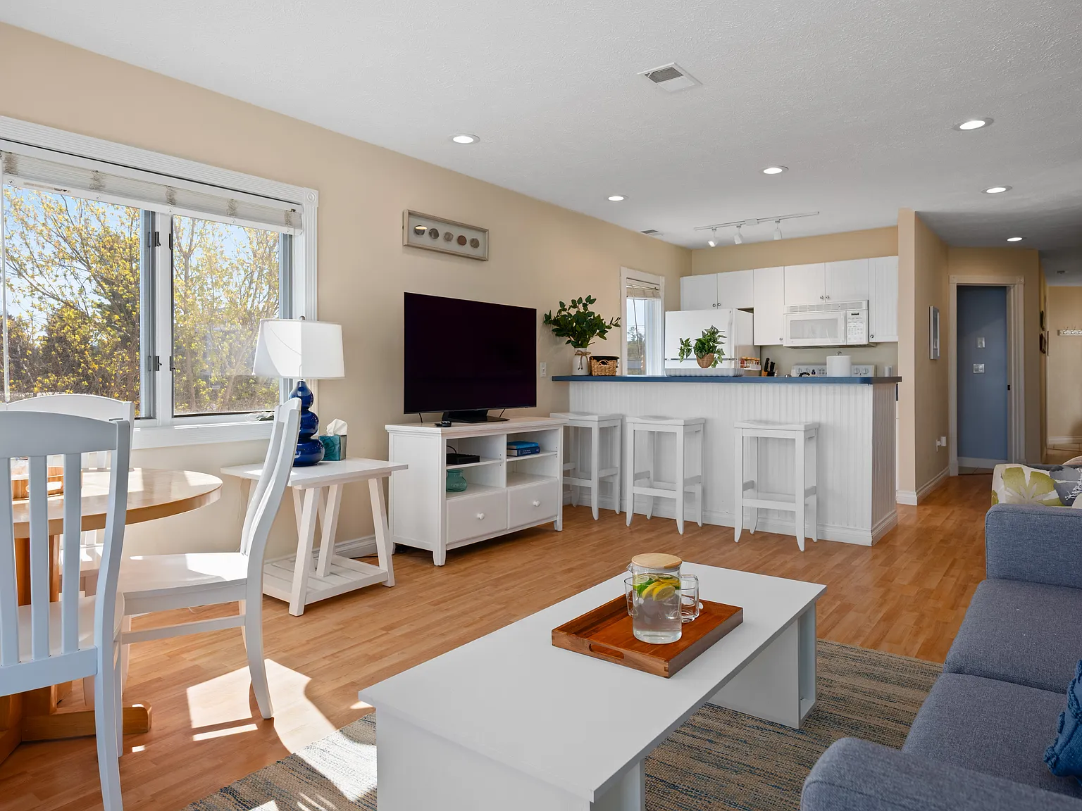 1 bed, 839 sqft, $1,900 — Photo 4