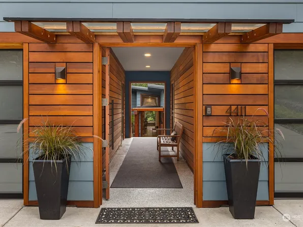 4411 Sorrel Way NE, Bainbridge Island, WA 98110