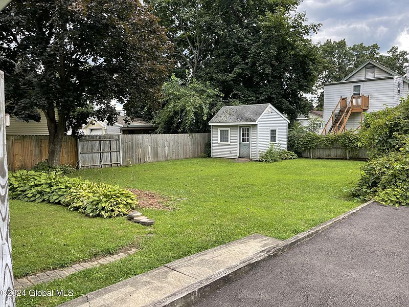 3rd image of 74 Pleasantview Avenue