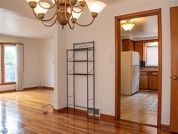 4th image of 5589 Mayfield Rd