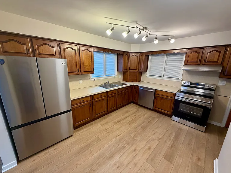 360 S Findlay St — Photo 11