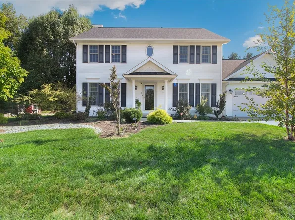 2965 Whitetail Dr, Charleston, IL 61920