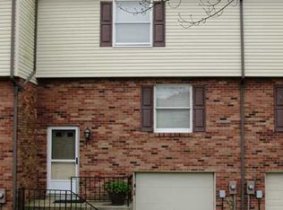 210 Parkridge Ln, Coraopolis, PA 15108