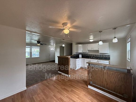 3rd image of 105 Woodard Dr