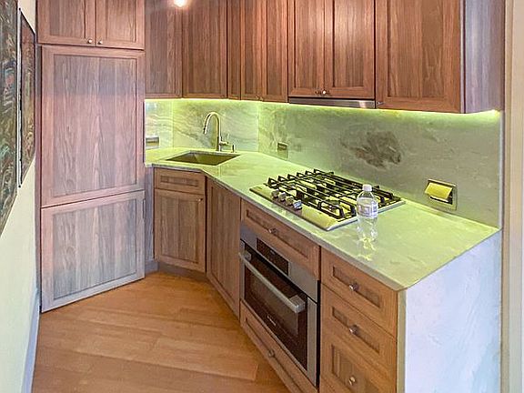 5th image of 14 Horatio St #18C