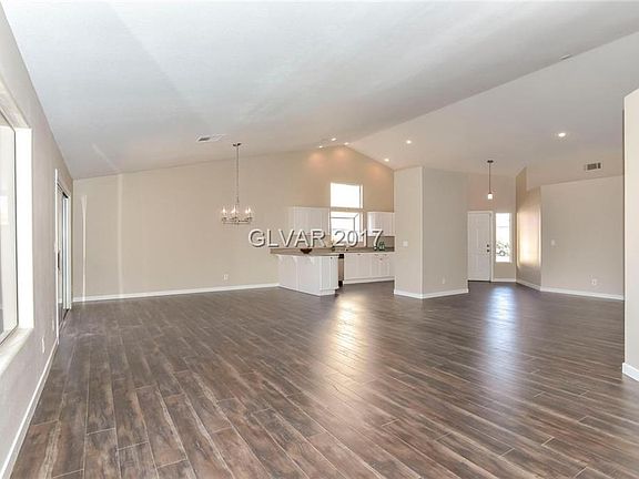 5th image of 180 Beach Oak Ave