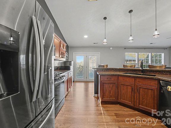 3rd image of 7238 Sandown Ct