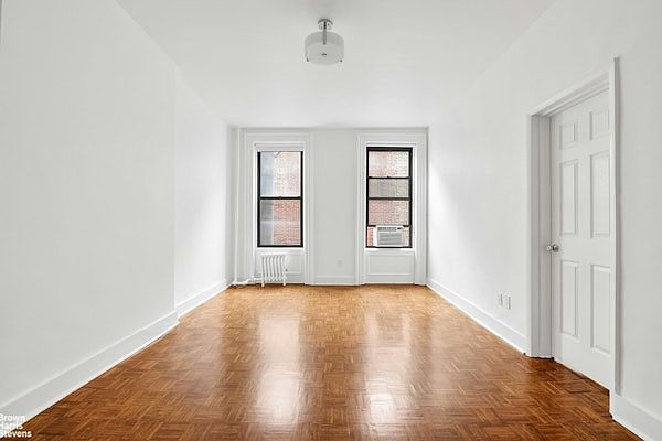 1st image of 927 Madison Ave APT 4R