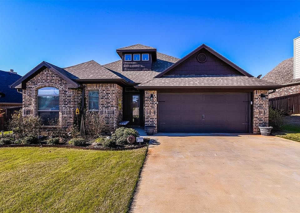 1st image of 2825 S Lillis Ln