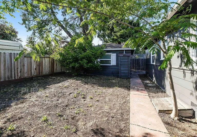 2107B Montgomery Dr — Photo 15