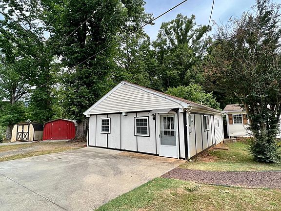 3rd image of 170 Woodvue Dr #172