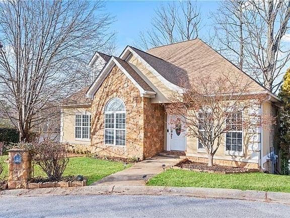 3rd image of 405 Creek View Ct