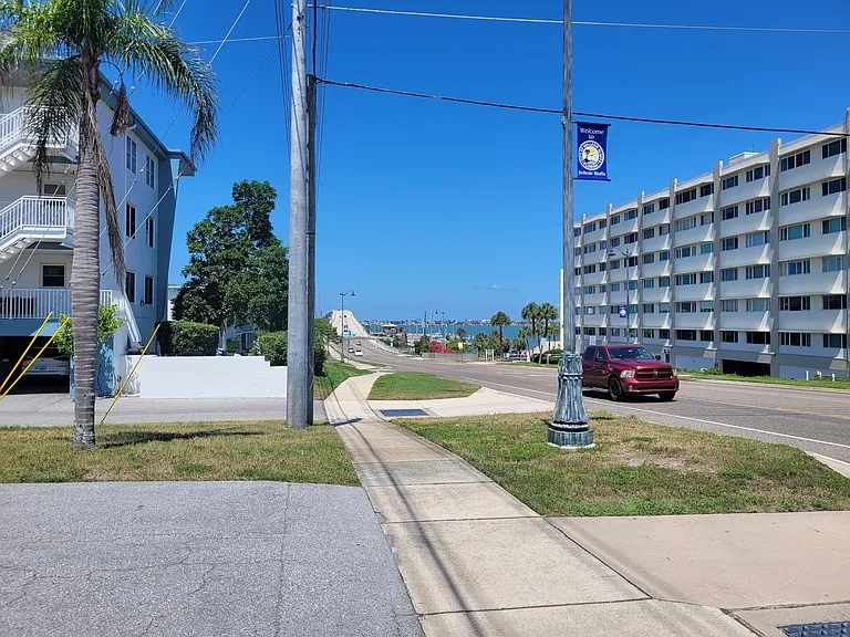 Bay views with Bellaire Causeway Directly outside your door.