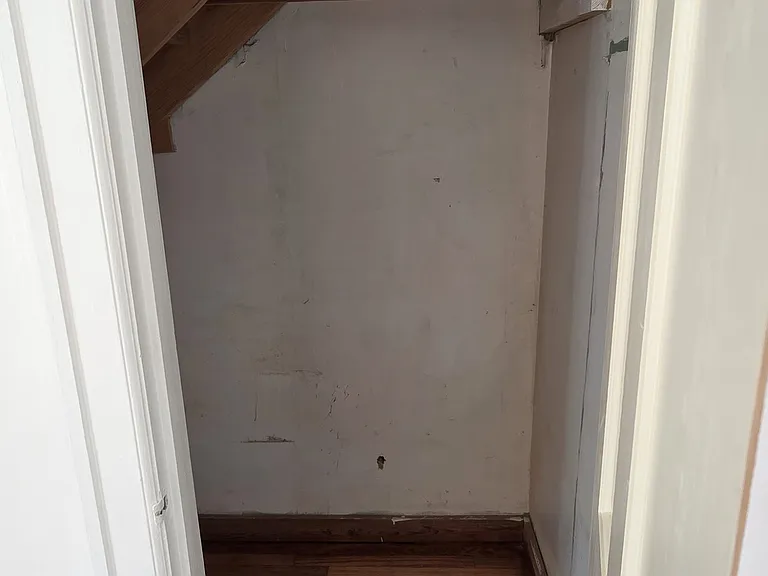 220 Warren St — Photo 11