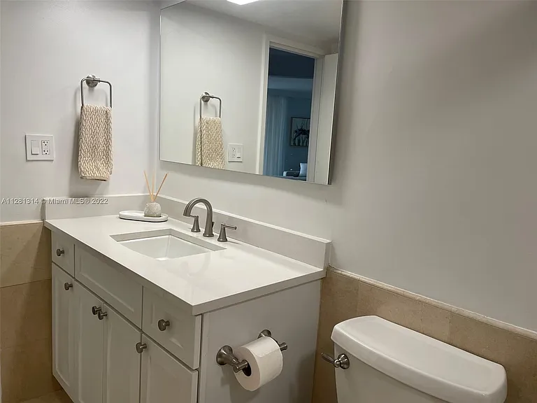 5161 Collins Ave #404 — Photo 16