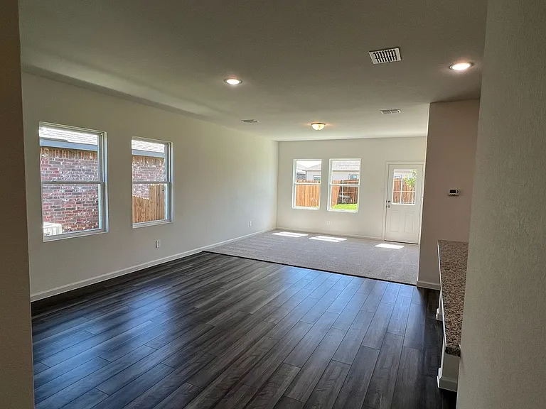 752 Richmond Dr — Photo 7