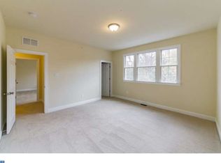 4 Wayfaring Ln, Yardley, PA 19067
