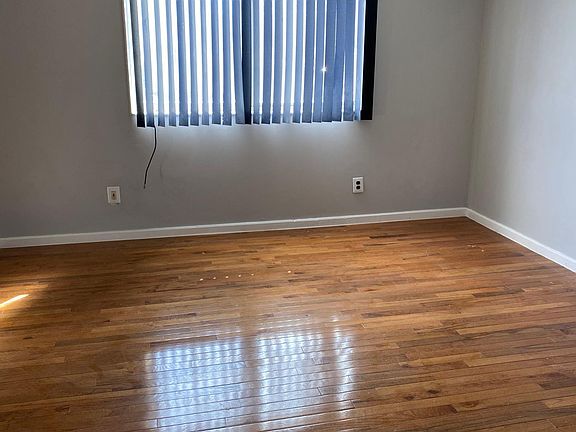 4th image of 322 E 235th St #1