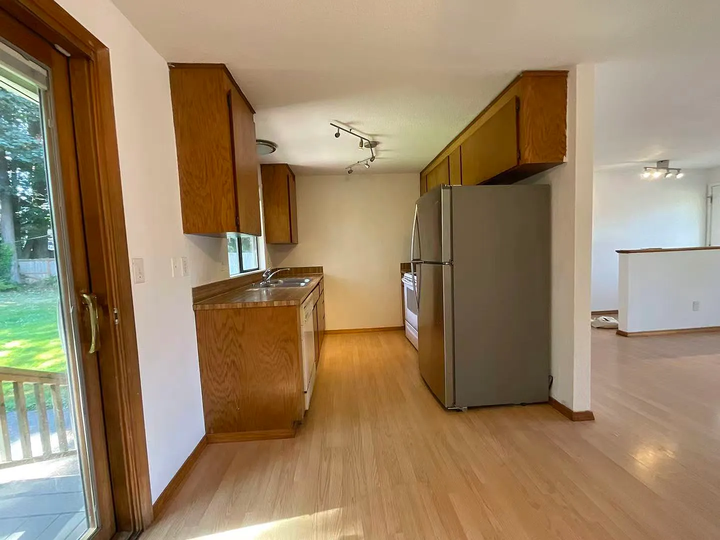 3 bed, 1024 sqft, $2,790 — Photo 3