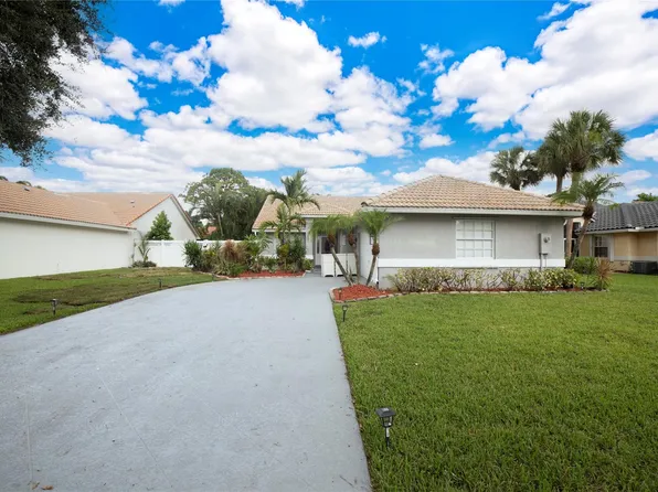 3733 S Lancewood Place, Delray Beach, FL 33445