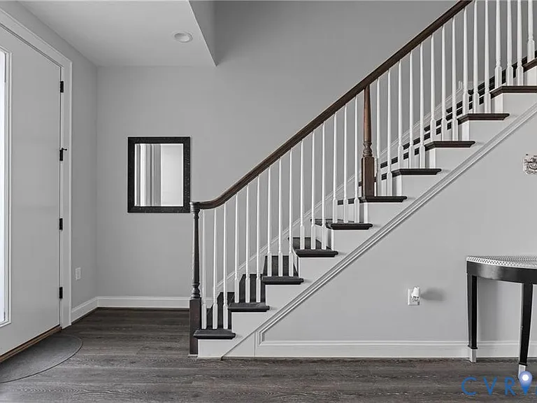444 W 6th St — Photo 23