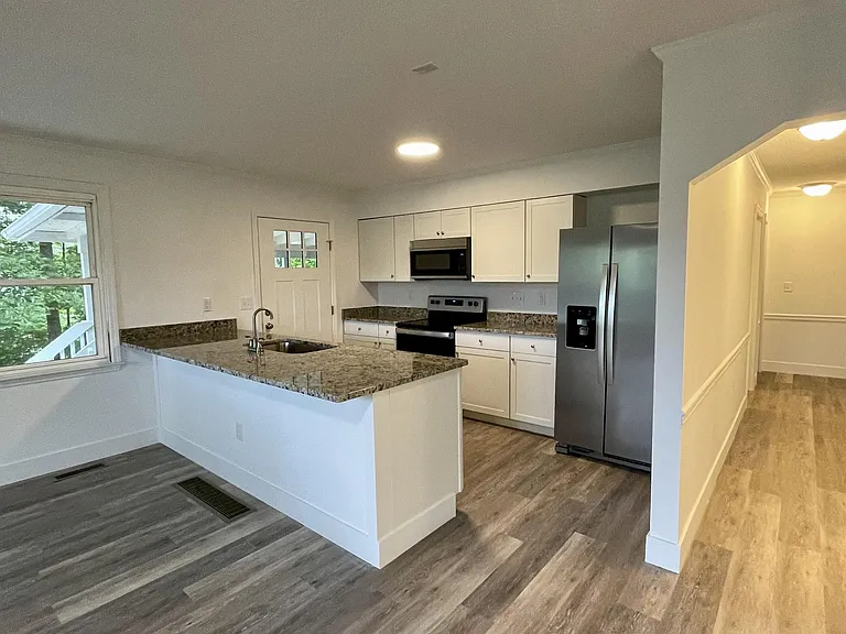 51 Allen Ave — Photo 4