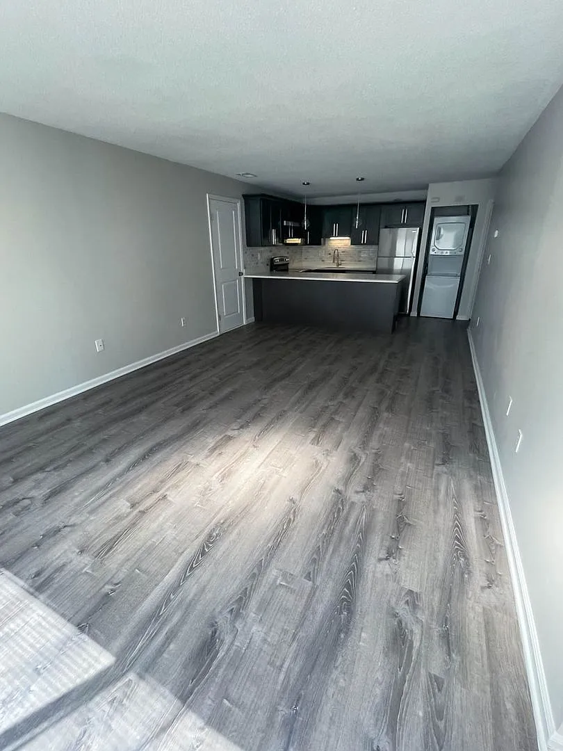 1 Bed Condo w/ Laundry and Parking — Photo 4