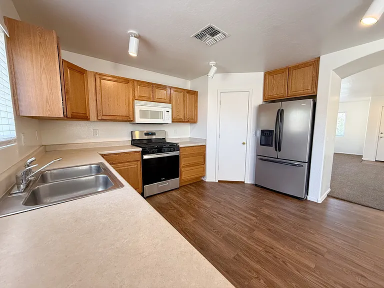 6036 W Wood St — Photo 12