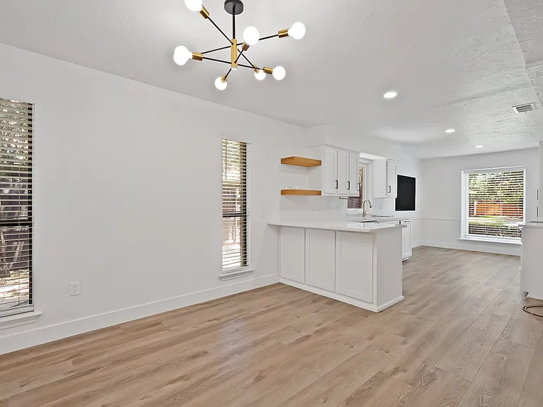 4021 San Mateo Dr — Photo 11