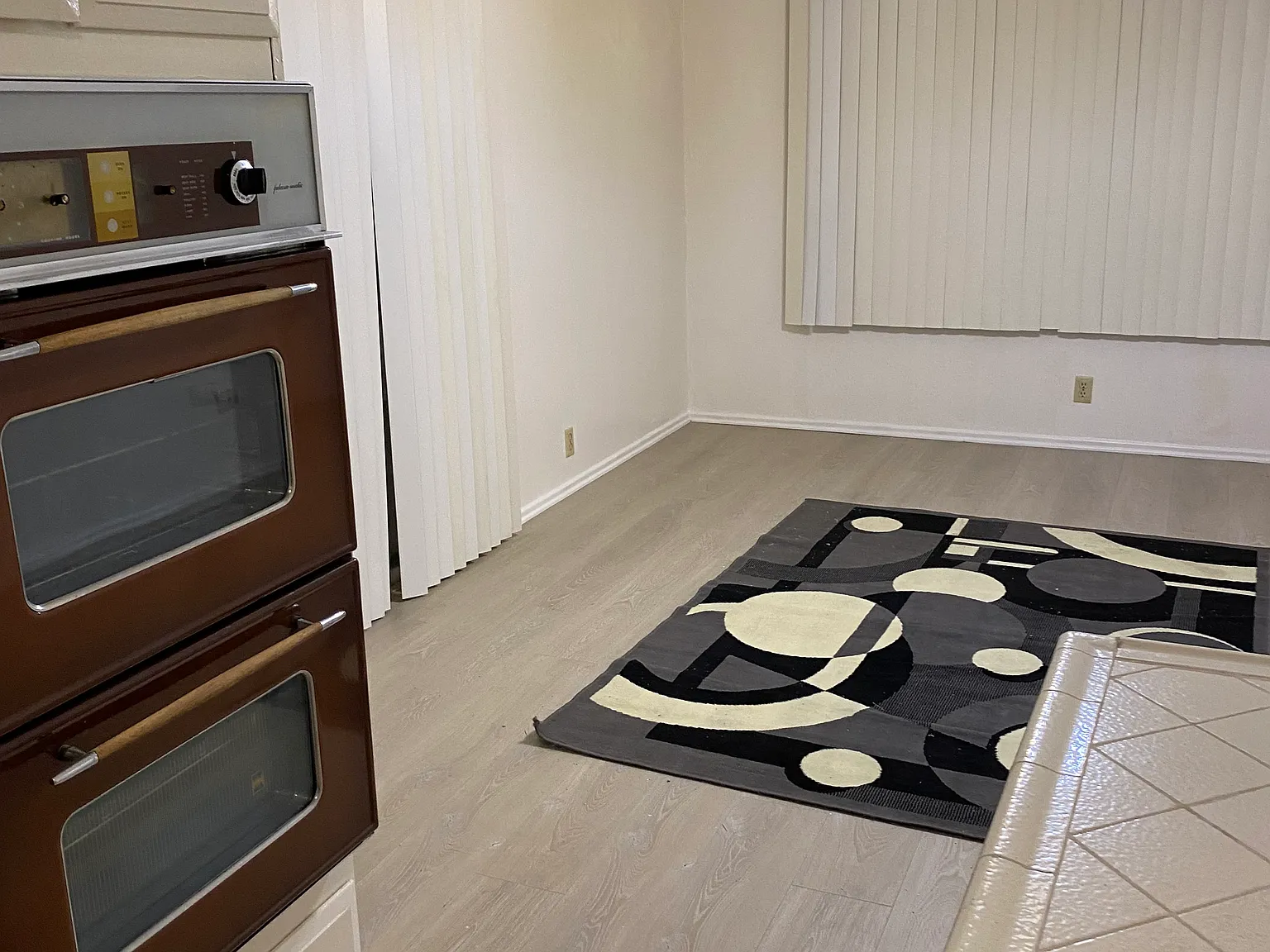 3 bed, 2.5 bath, 1600 sqft, $3,500 — Photo 2