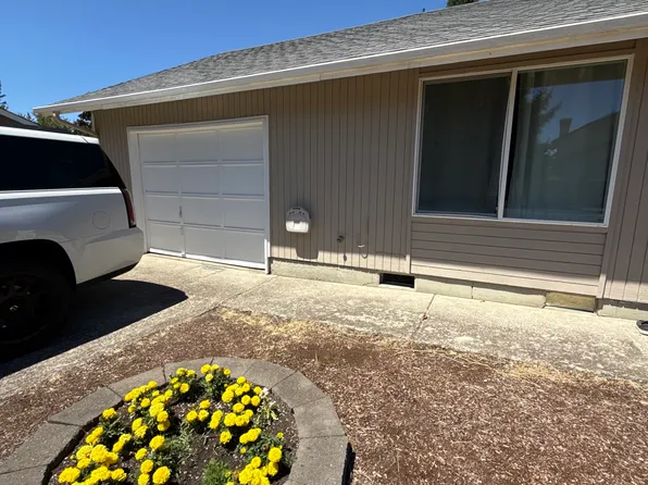 2144 Cosmoledo St, Eugene, OR 97402