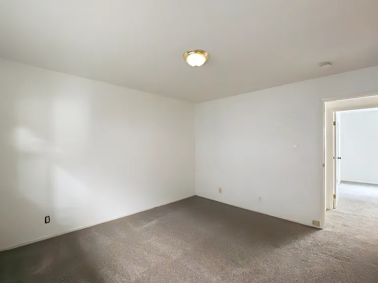 Curtner Villa Apartments — Photo 31