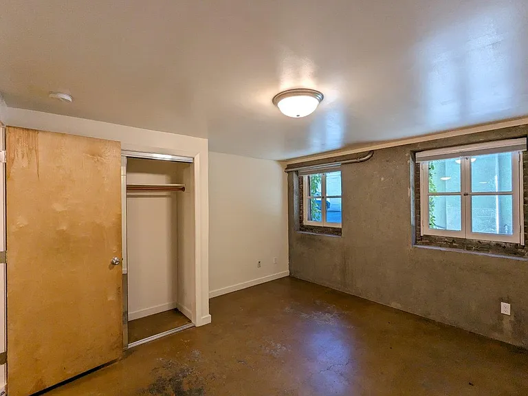Hillegass Court Apartments — Photo 28