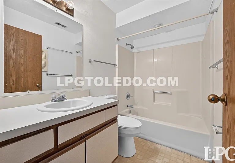 811 Hilltop Ln #201 — Photo 20