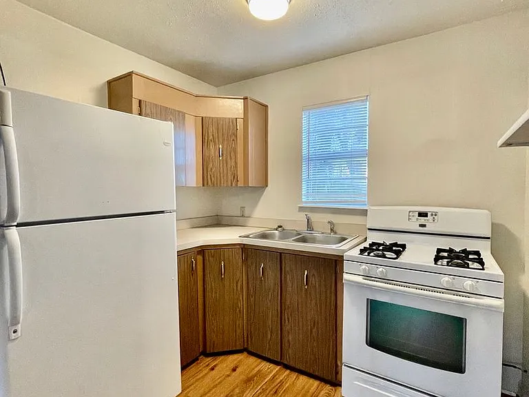 2121 Windy Hill Rd #B — Photo 4