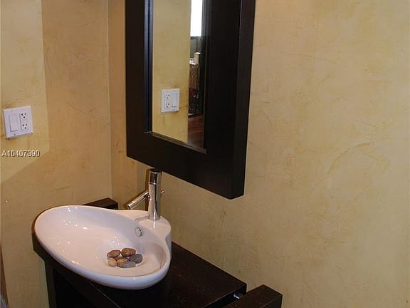 3rd image of 1623 Collins Ave APT 0709