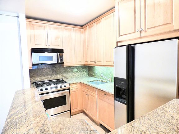 2nd image of 330 E 75th St APT 8B