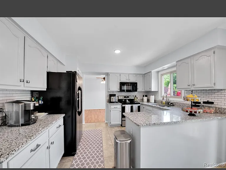 4959 Kingswood Dr — Photo 12
