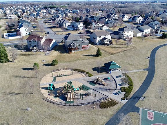 5th image of 10621 Toledo Dr N