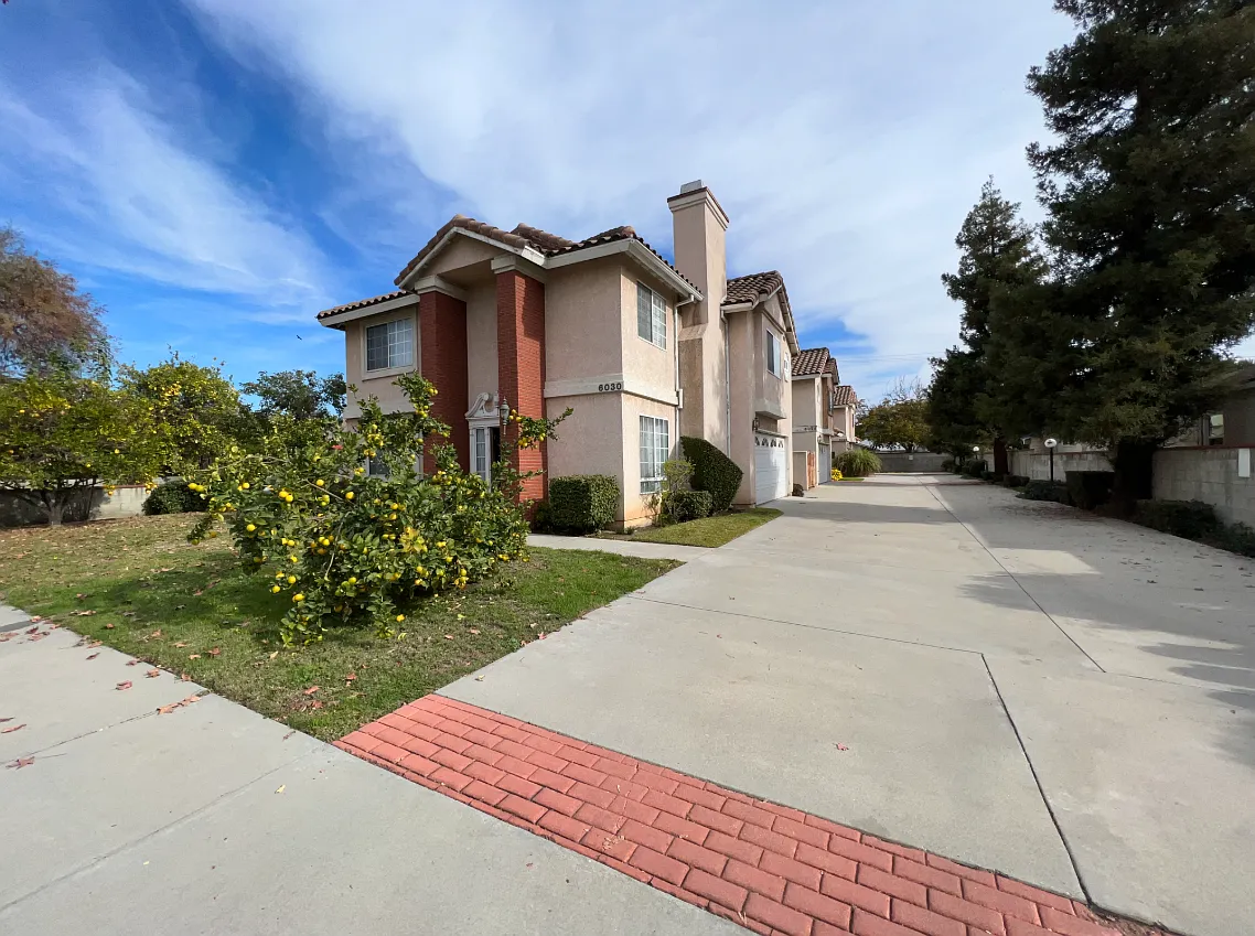 4 bed, 2.5 bath, 1920 sqft, $4,495 — Photo 3