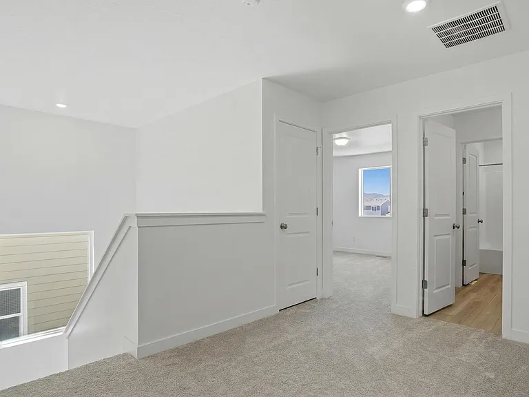154 E Parade Ave — Photo 14