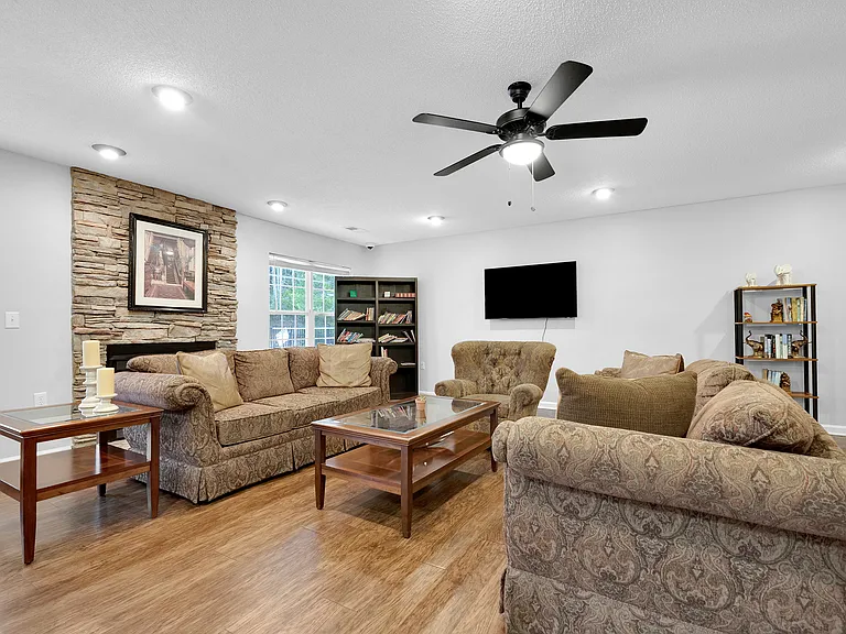 Arrowood Villas — Photo 9