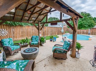 556 Cooper St, Grand Prairie, TX 75052