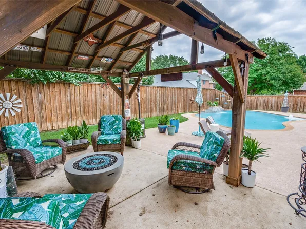 556 Cooper St, Grand Prairie, TX 75052