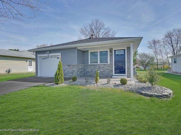 3rd image of 62 Liberta Dr